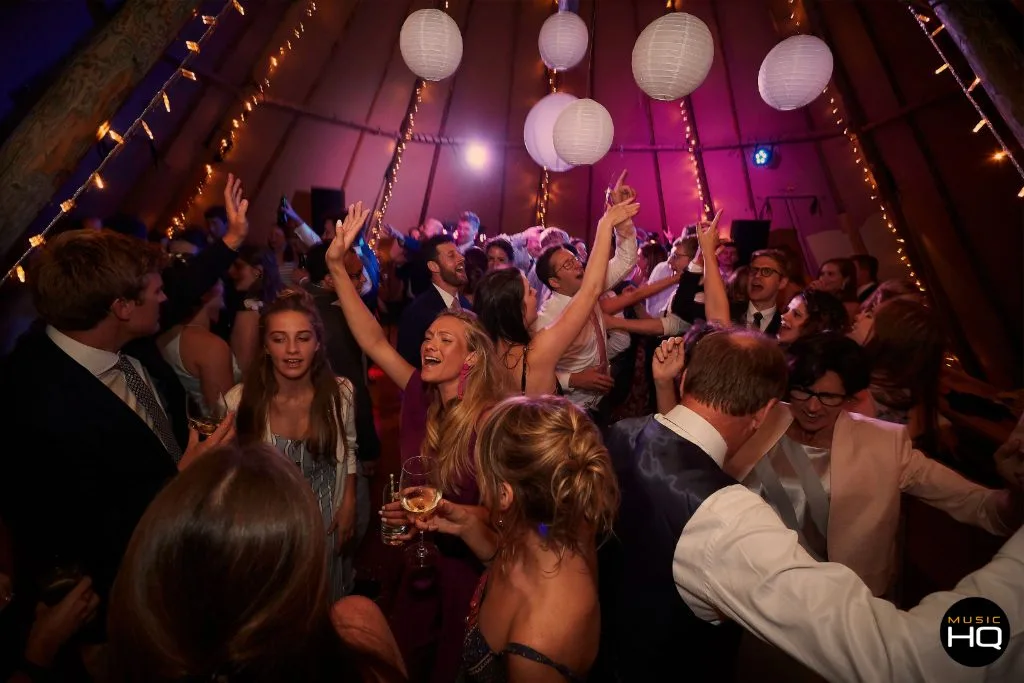 packed-dancefloor-music-hq