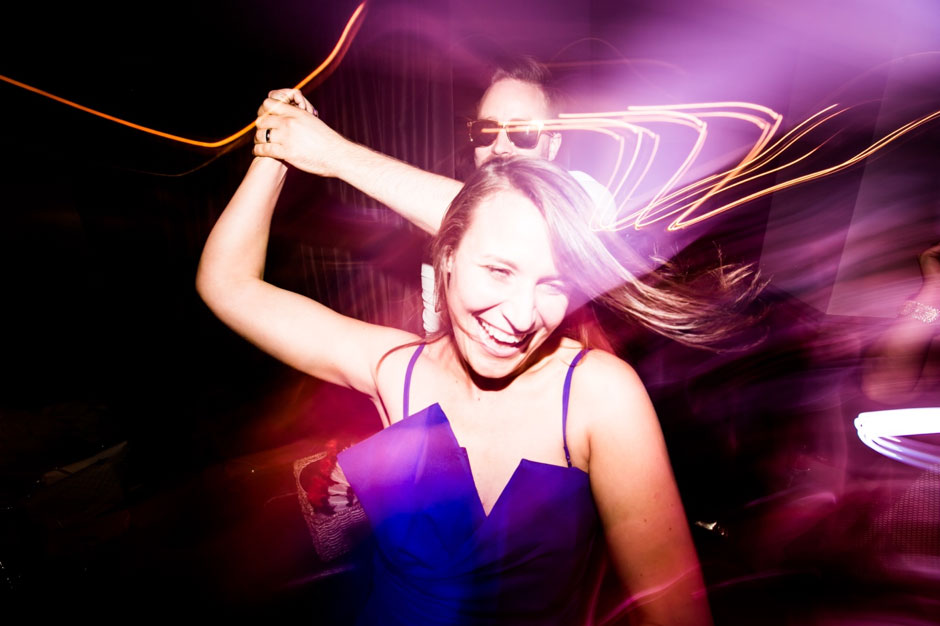 guest enjoying live wedding entertainment