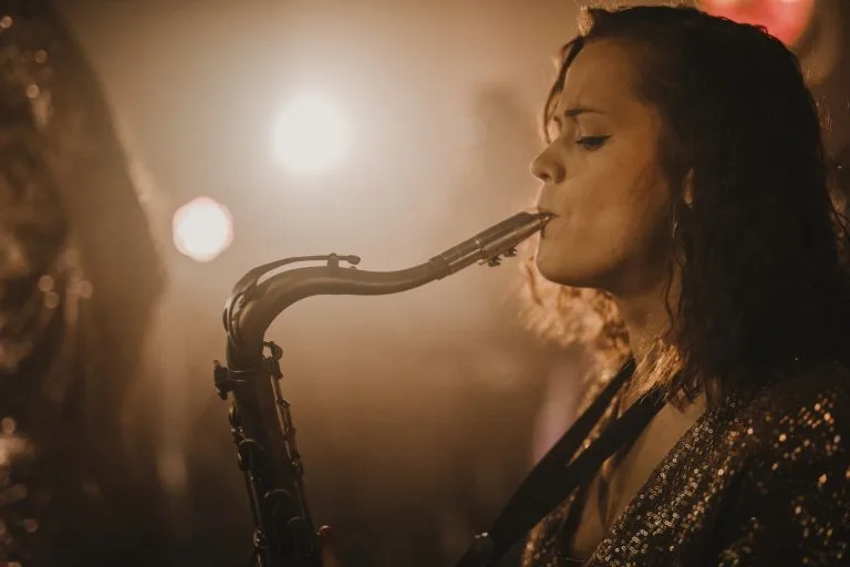 velvet-soul-wedding-band-sax